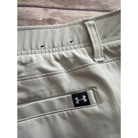 Under Armour Shorts Mens 44 Khaki Performance Golf Gamecocks Player Used - Picture 8 of 8